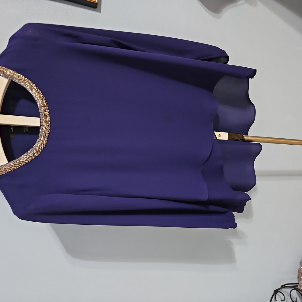 ALFANI COBAL BLUE BLOUSE  WITH SEQUINS.  SWING FLOWY STRETCH. ROUND NECK .